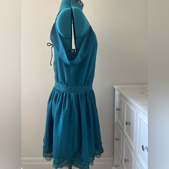 *New* Funky Soul Off-Shoulder Dress - Picture 3 of 4